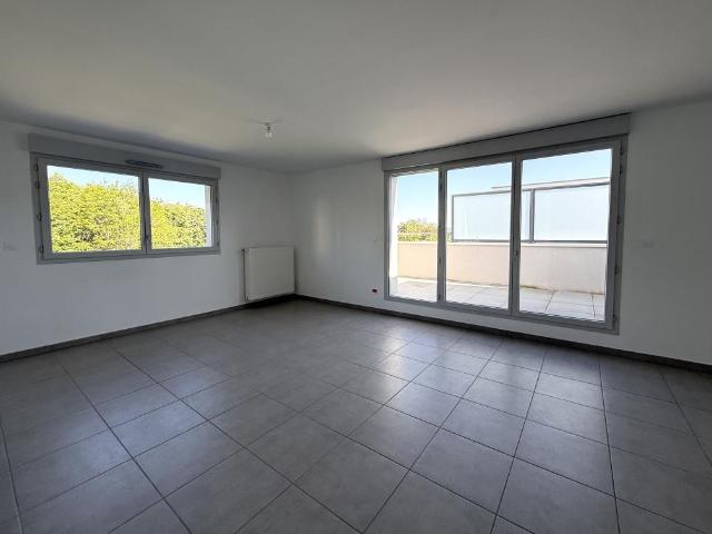 Appartement trois pièces récent au dernier étage + garage et place de stationnement