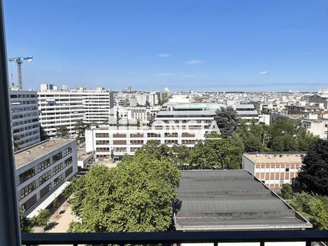Appartement traversant avec balcon et vue sur Paris