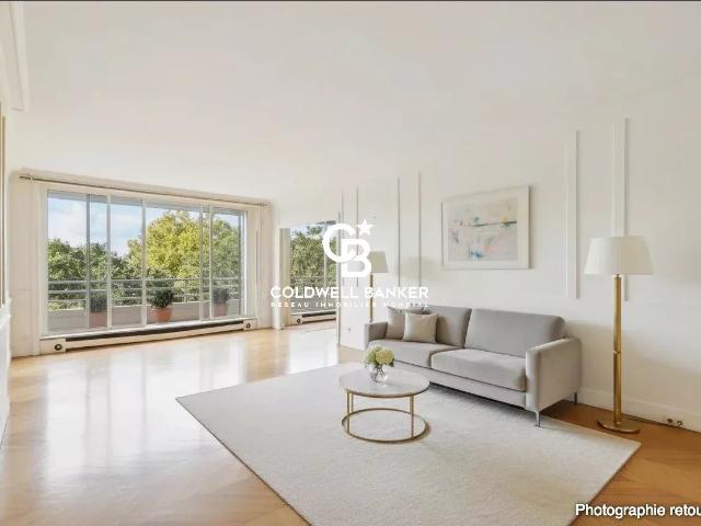 Appartement traversant avec balcons et vues verdoyantes face. 126m² Paris 16ème