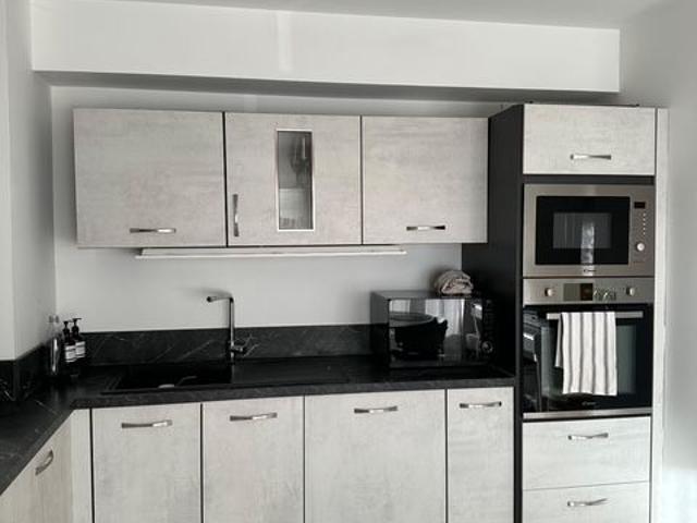 Appartement traversant avec place de stationnement et garage fermé au Puy Ste Réparade