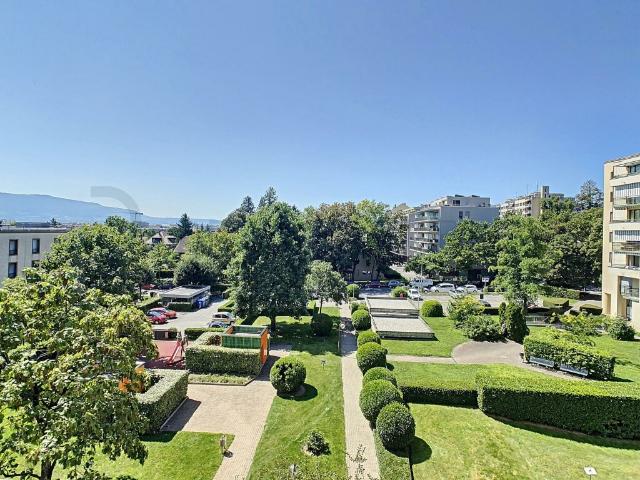 Appartement traversant avec terrasse