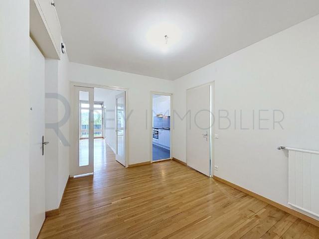 Appartement traversant avec terrasse