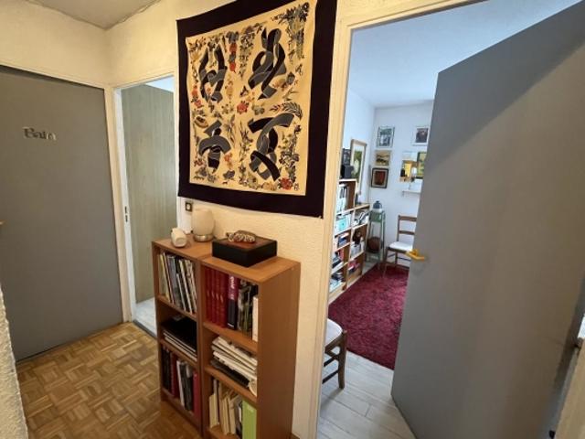 Appartement traversant avec terrasse et vue sur jardin Nimes