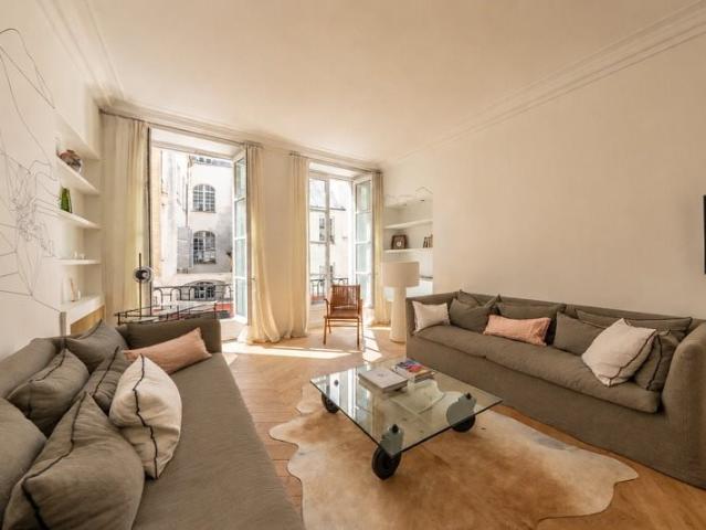 Appartement traversant calme et lumineux Vendôme / Saint Hon. 114m² Paris 1er