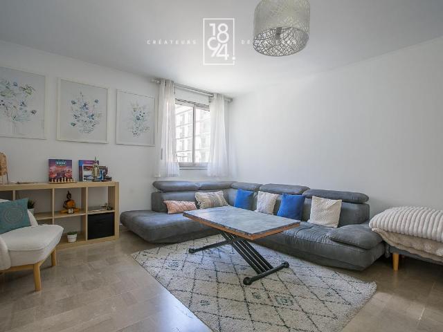 Appartement traversant de type 4 – 80 m² – Terrasse fermée – Secteur Joliette