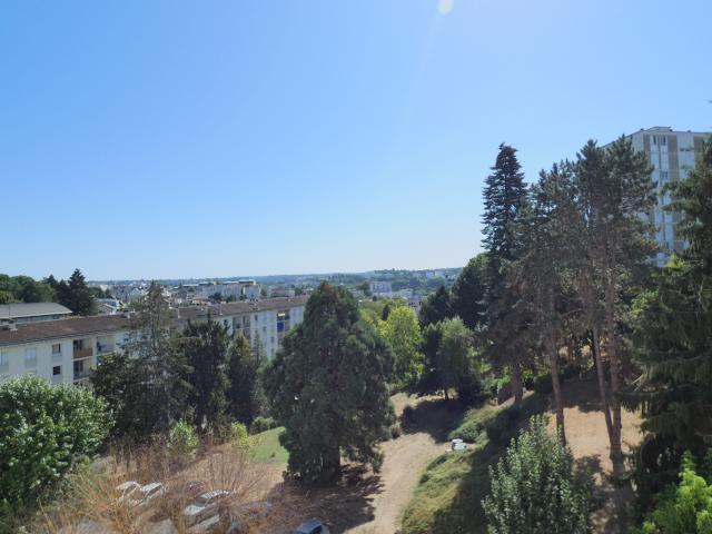 Appartement traversant de 108 m2, vue dégagée
