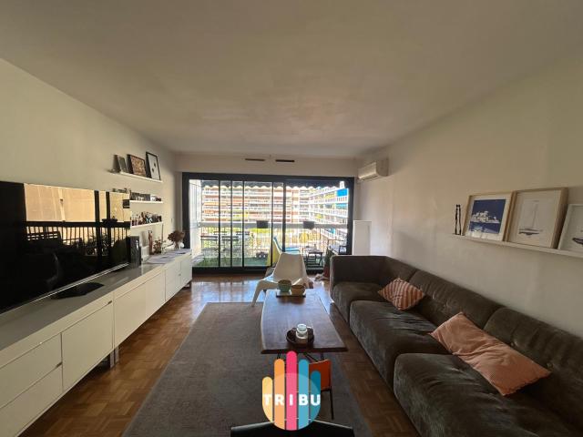 Appartement traversant de 95 m2 avec terrasse Résidence Le Méditerranée, Marseille