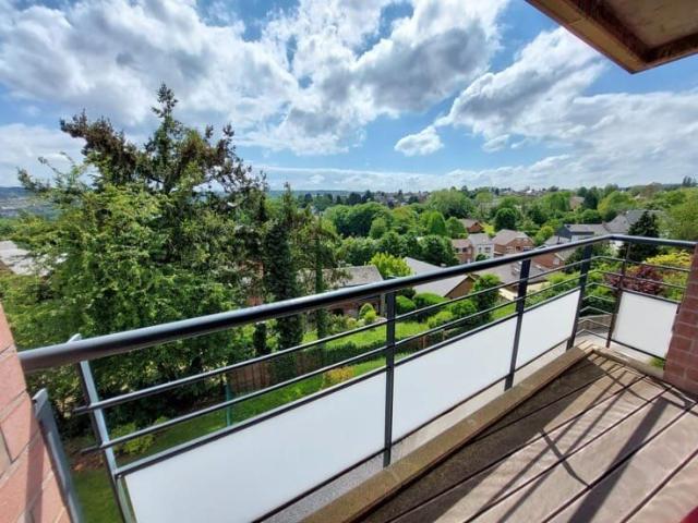 Appartement traversant deux chambres