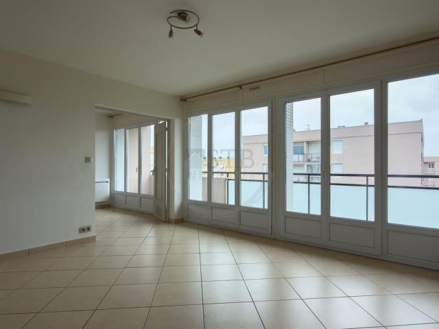 Appartement traversant rénové avec balcon à Guilherand Grang. 74m² Guilherand Granges