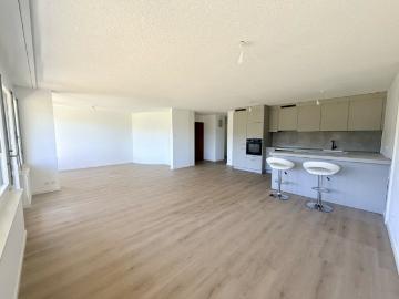 Appartement traversant rénové dans une copropriété bien entretenue