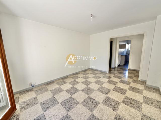Appartement traversant T3 avec balcon et cave sur Claret S