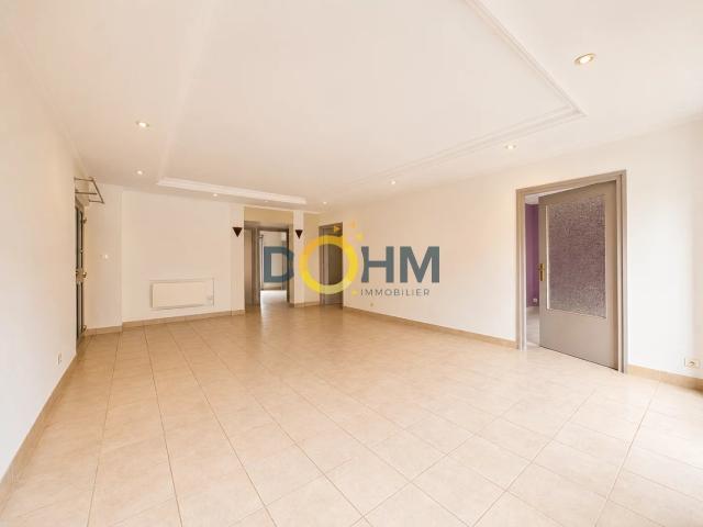 APPARTEMENT TRAVERSANT 110M2,TERRASSE 40M2