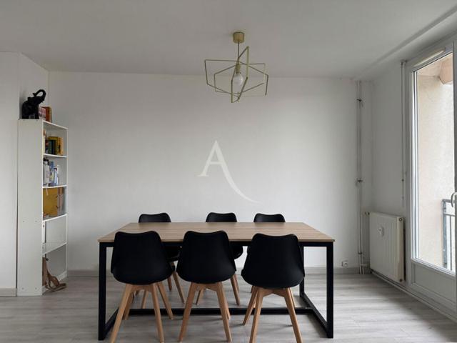 Appartement Trelaze 3 pièce s 80.2 m2