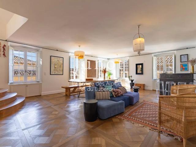 Appartement Triplex de 160 m² – Centre historique de L’Isle. 160m² L'Isle sur la Sorgue