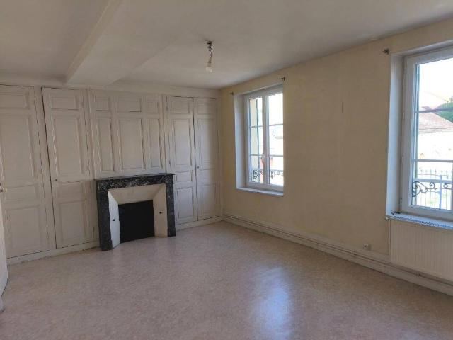 Appartement triplex T4 89.46m² CHARLY SUR MARNE À Louer