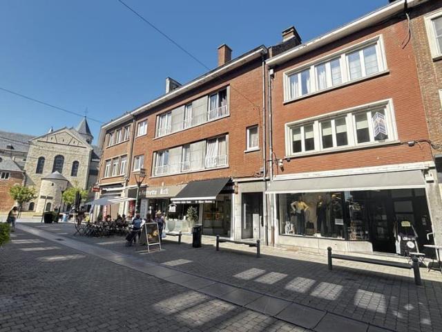 Appartement triplex 4 chambres avec terrasse et jardin