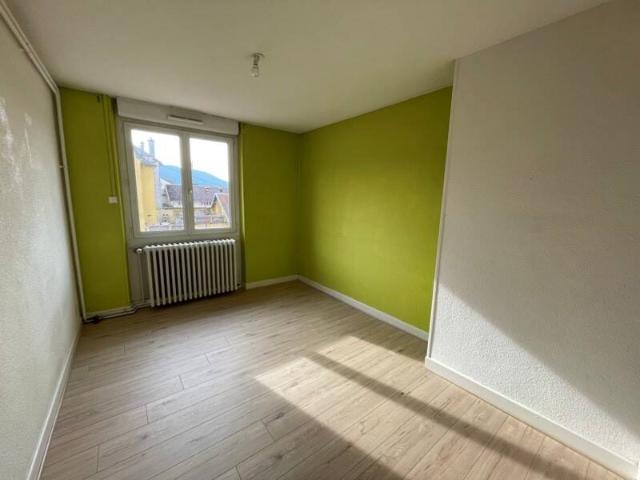 Appartement type F4 au centre ville