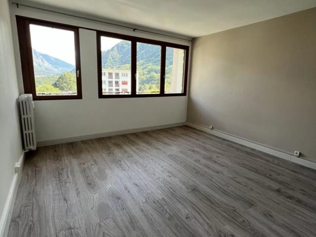 APPARTEMENT TYPE F4 AVEC BALCON SAINT JEAN DE MAURIENNE