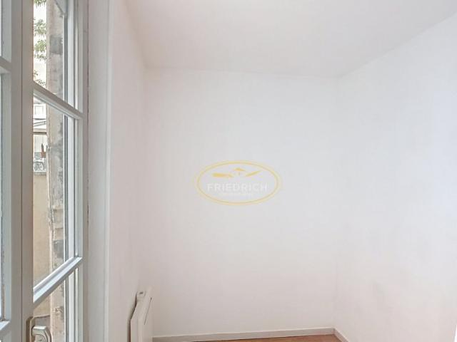 APPARTEMENT type F1 en cours de rénovation Quartier Vill