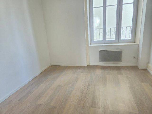 Appartement type F2 avec balcon au centre ville