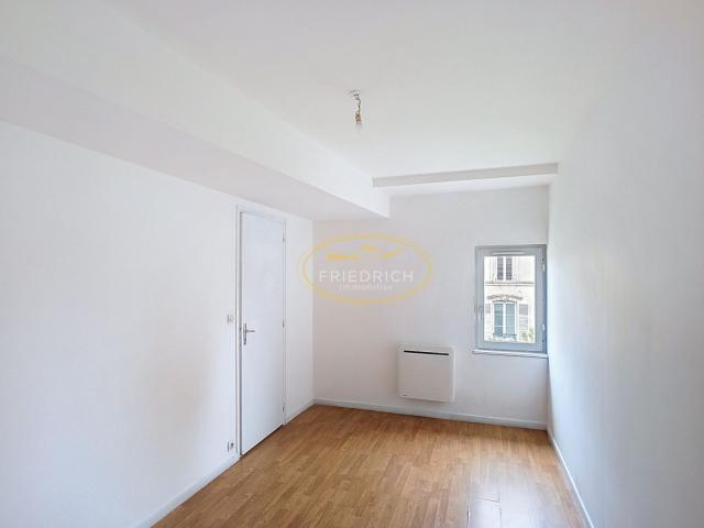 APPARTEMENT type F2 en cours de rénovation Quartier Vill