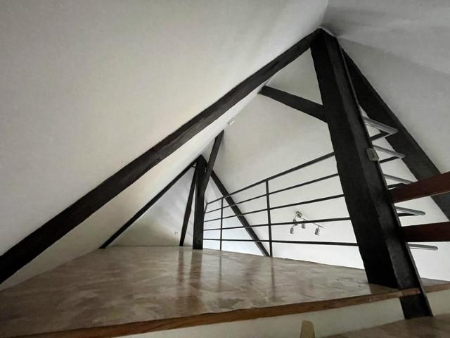 APPARTEMENT TYPE 1 EN DUPLEX AU 3EME ETAGE – PLEIN CENTRE DE CHARLEVILLE MÉZIÈRES
