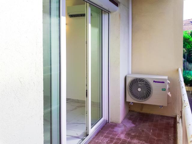 Appartement Type 1 rénové balcon Marseille Vieux Port Le Pharo