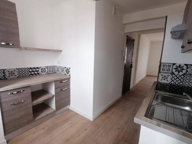 APPARTEMENT TYPE 2 BIS ENTIEREMENT RENOVE A 2 PAS DU JEAN JAURES