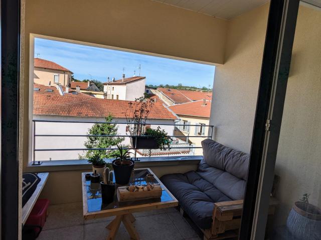 APPARTEMENT TYPE 2 MEUBLE AVEC GARAGE