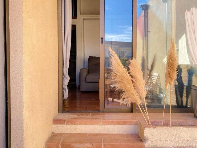Appartement type 2 meublé avec terrasse en dernier étage