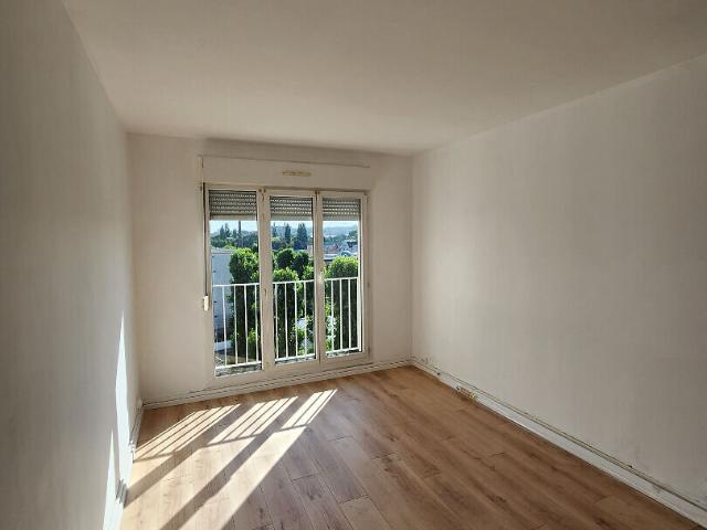 APPARTEMENT TYPE 2 NON MEUBLE SECTEUR COURLANCY