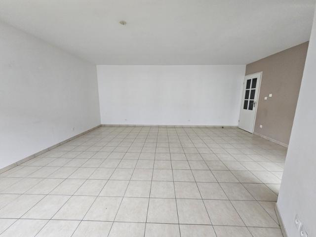 Appartement type 3/4 de 80m2 / Box en sous sol