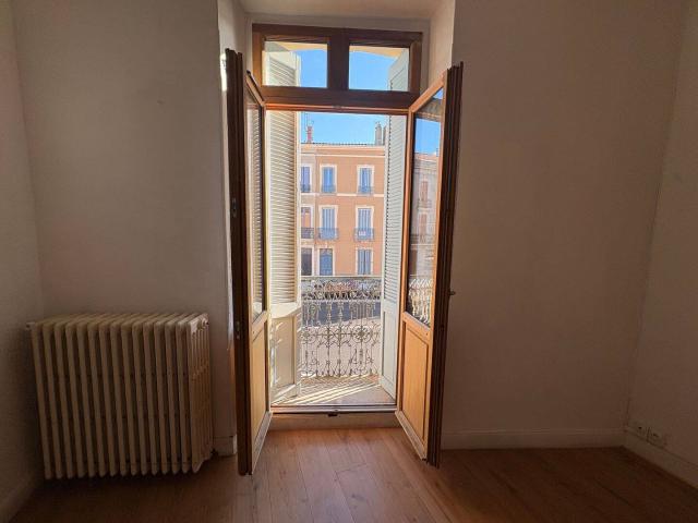 Appartement type 3 1er étage avec petit balcon Carcassonne