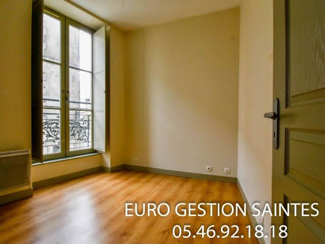 APPARTEMENT TYPE 3 Centre ville de Saintes
