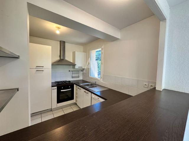 APPARTEMENT TYPE 3 AVEC TERRASSE JARDIN GARAGE CAVE VUE MONT D OR