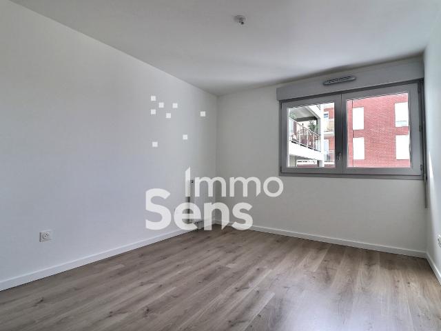 APPARTEMENT TYPE 3 / BALCON + PARKING / SECTEUR BD VICTOR HUGO