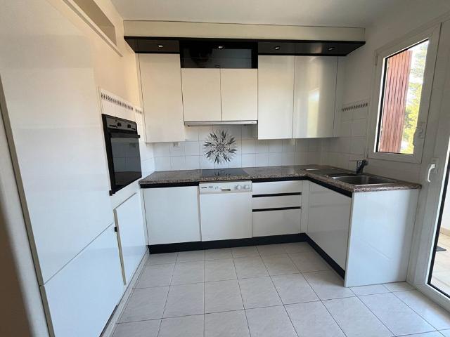 Appartement type 3 meublé avec garage, 2 balcons et vue mer