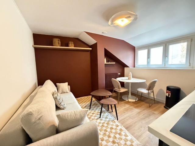 APPARTEMENT TYPE 3 MEUBLE SECTEUR CENTRE VILLE / BARBATRE