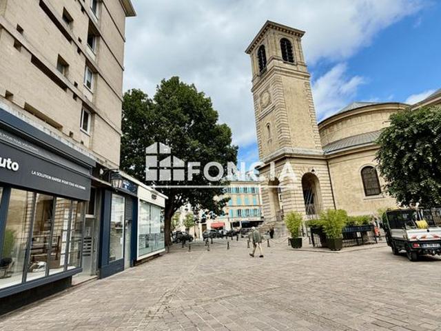 Appartement type 3 pièces de 59 m2 à rénover en plein centre ville