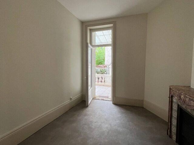 APPARTEMENT TYPE 3 RDC ROANNE SECTEUR GARE
