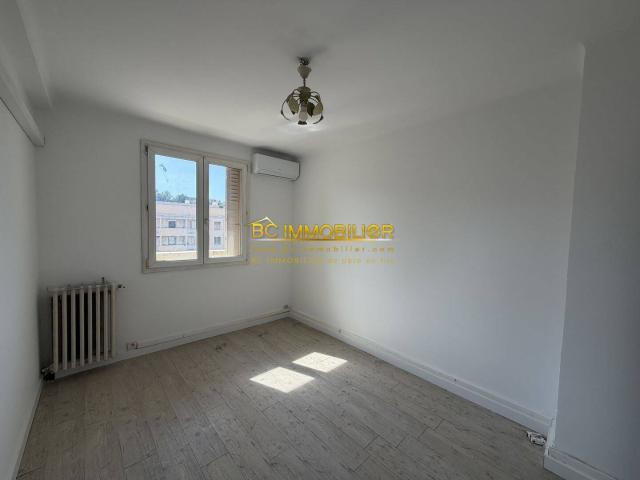 APPARTEMENT TYPE 4: PARC FLEURI
