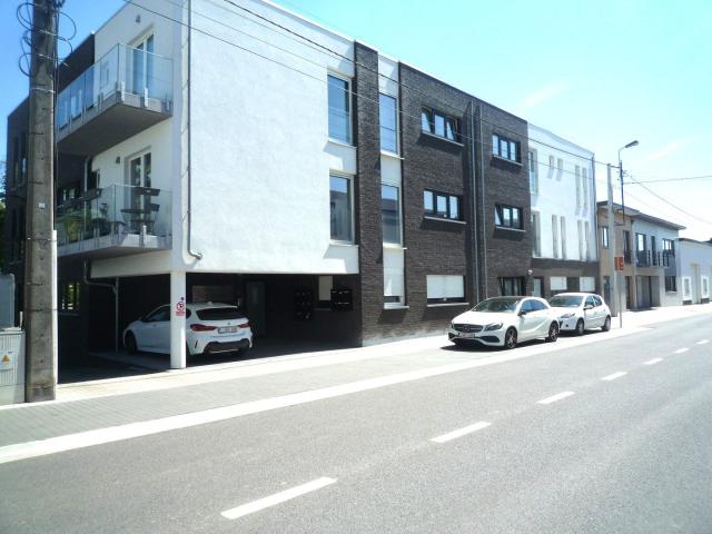 Appartement une chambre, parking privé, cave et terrasse
