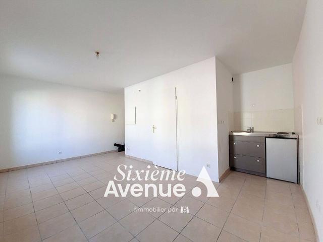 Appartement Vaulx En Velin 1 pièce s 24.35 m2