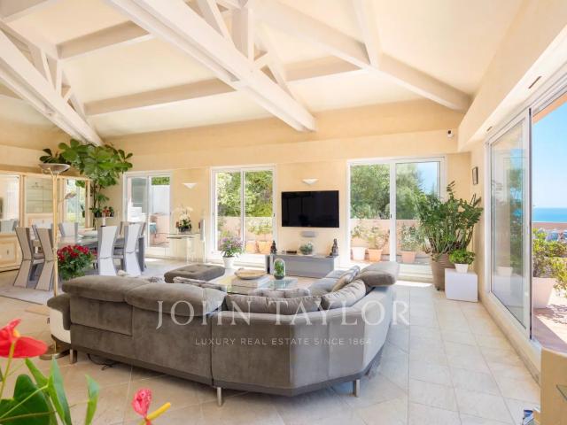 Appartement Villa avec grande terrasse circulaire et vue mer Beau Site