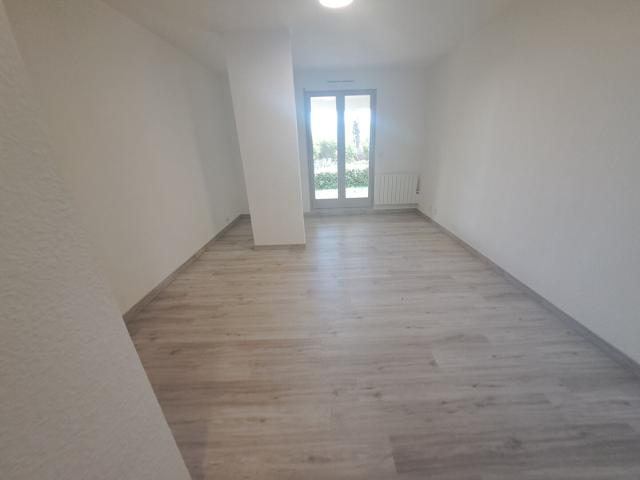 Appartement Villeneuve Les Avignon 1 pièce s 25.37 m2 Terrasse Place de parking