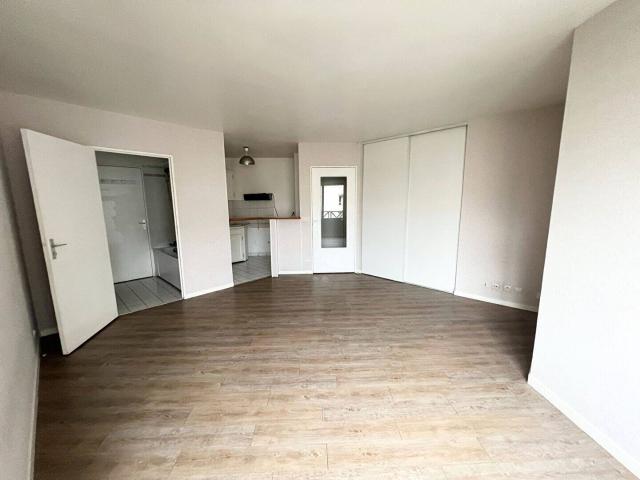 Appartement Viry Chatillon 1 pièce s 32.10 m2