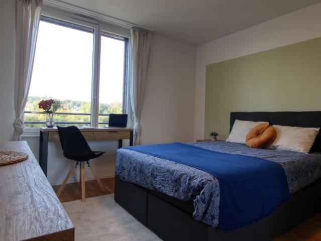 Appartement vivant spacieux à Crissier avec salle de bain privée