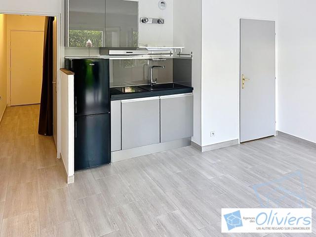 Appartement Voisins Le Bretonneux 1 pièce s 27.25 m2