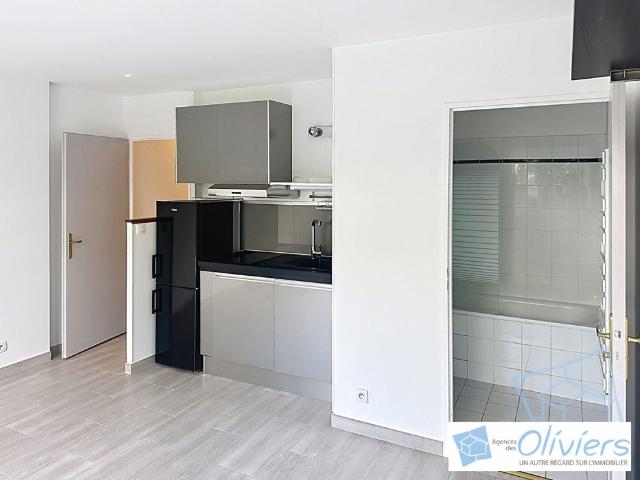 Appartement Voisins Le Bretonneux 1 pièce s 27.25 m2