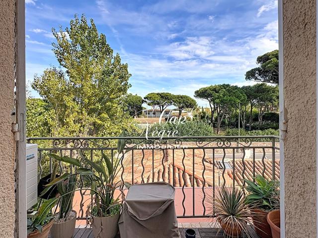 APPARTEMENT VUE MER PROCHE PLAGE RENOVE EN DERNIER ETAGE A VENDRE A SAINT TROPEZ